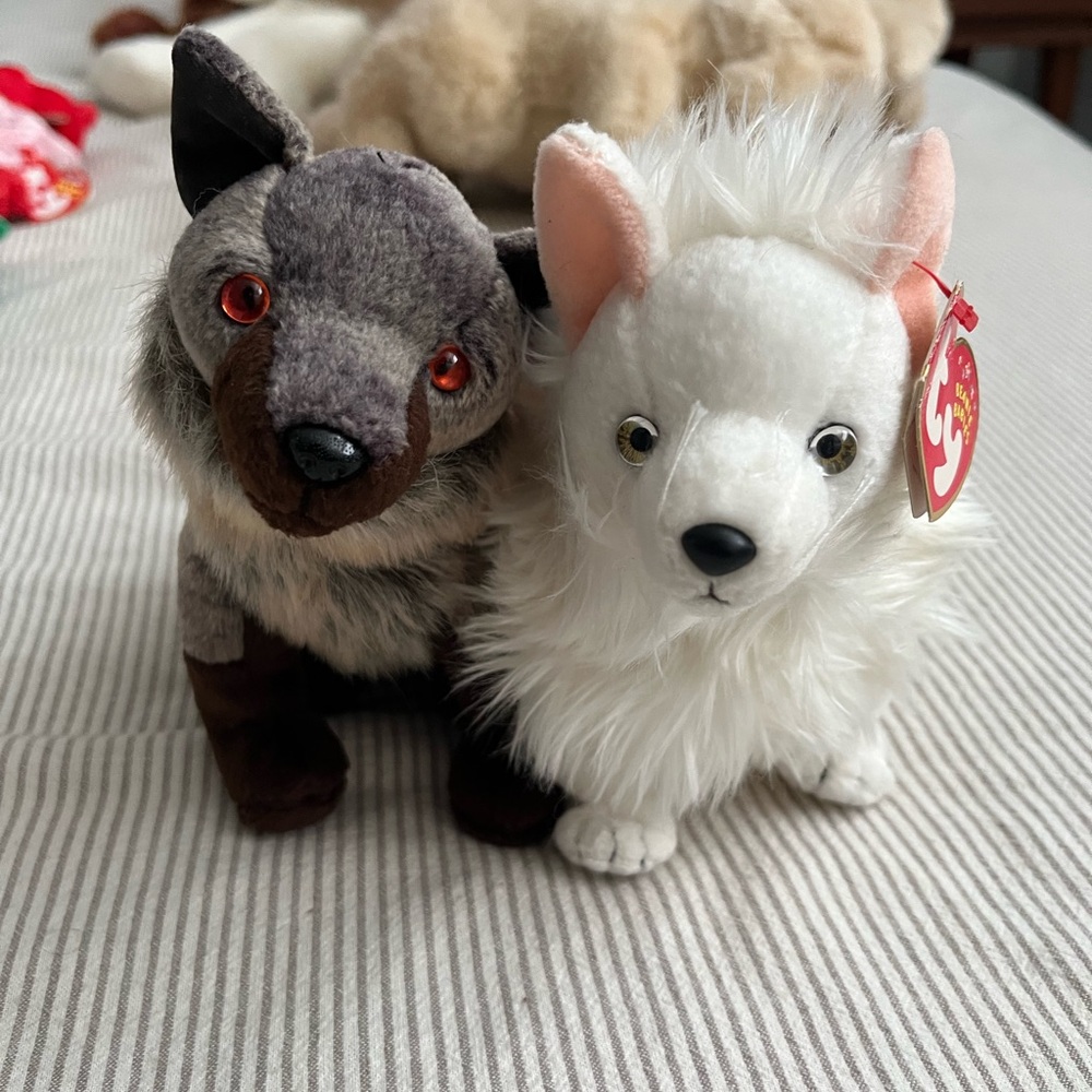 Ty Plush Pair - Gray Wolf and White Wolf